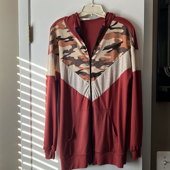 NWOT Blumin Apparel Sweatshirt - Picture 2 of 6